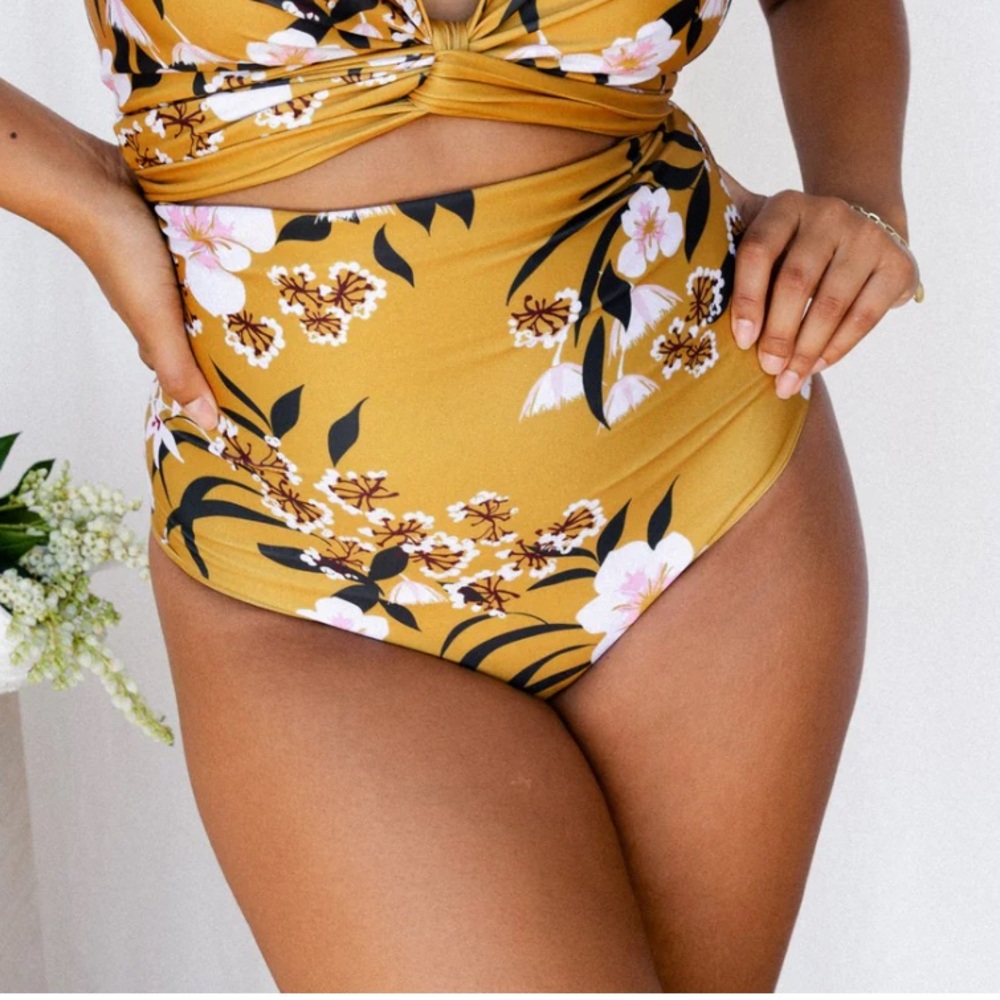 Baiia size 10US/14AU Mustard Yellow Floral Mimosa Reversible Bikini Bottoms